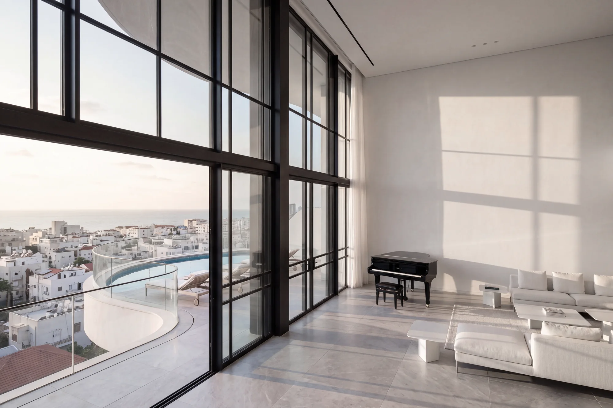 Penthouse living room with its terrace and private pool