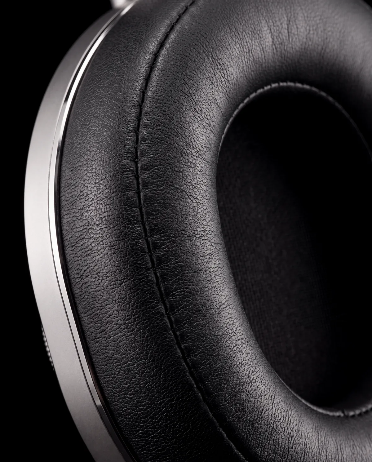 Black nappa leather ear cushion with tonal stitching