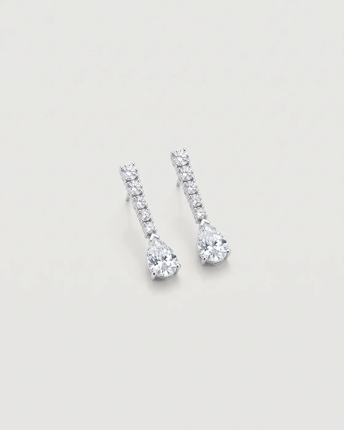 Aube drop earrings in 18k white gold with pear diamonds
