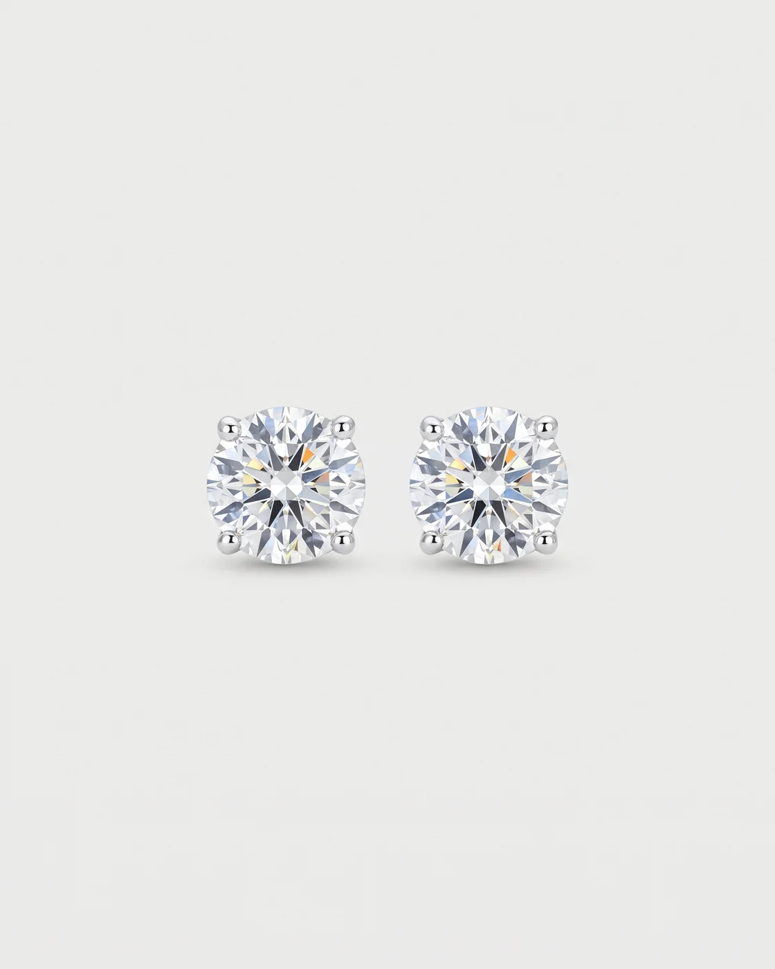 Étoile diamond stud earrings in 18k white gold